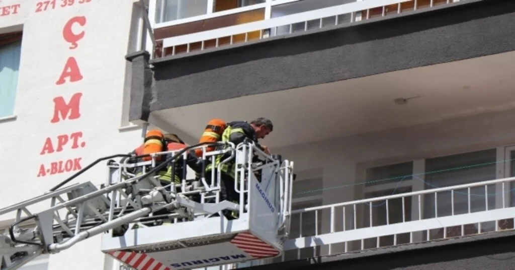 Evde Çıkan Çıkan Yangın Korkuttu