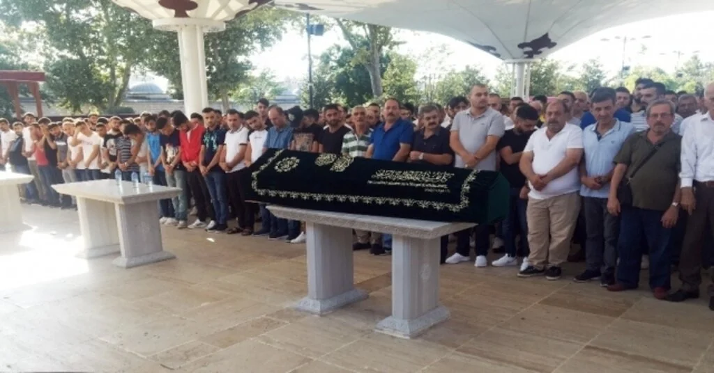 Fatihte Öldürülen Genç Son Yolculuğuna Uğurlandı