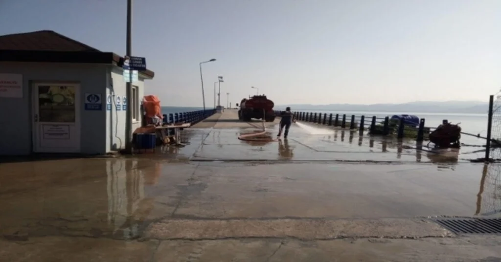Fatsada Temizlik Ekibi Çalışmalarına Devam Ediyor
