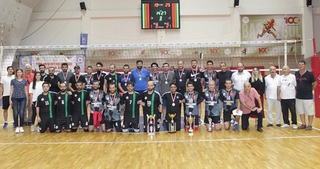 FUTBOL VE VOLEYBOLUN ŞAMPİYONU İSTANBUL BAROSU