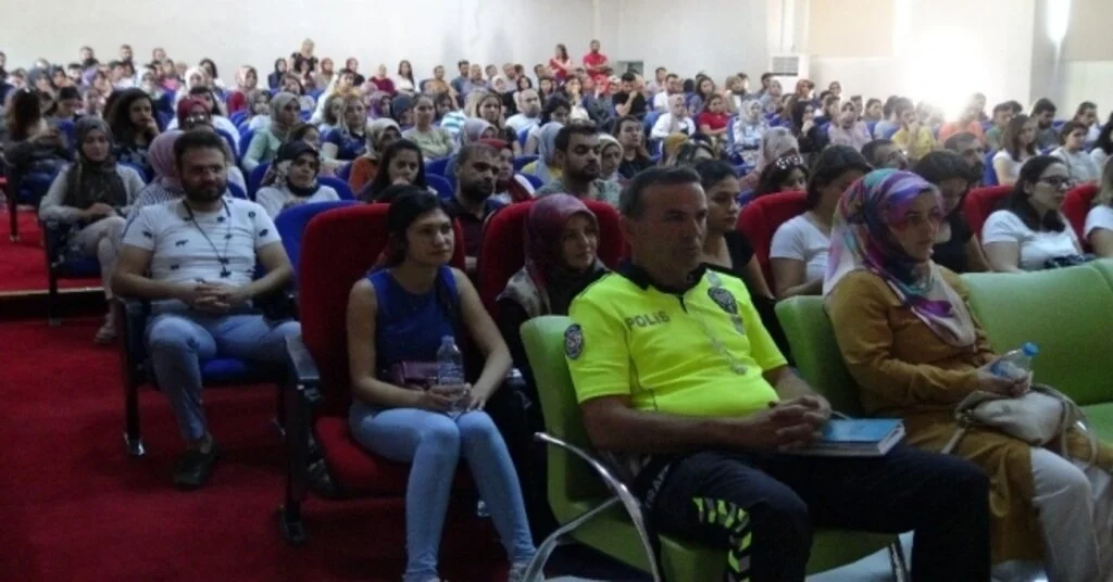 Gercüşte Öğretmenlere Temel Trafik Eğitimi Semineri Verildi
