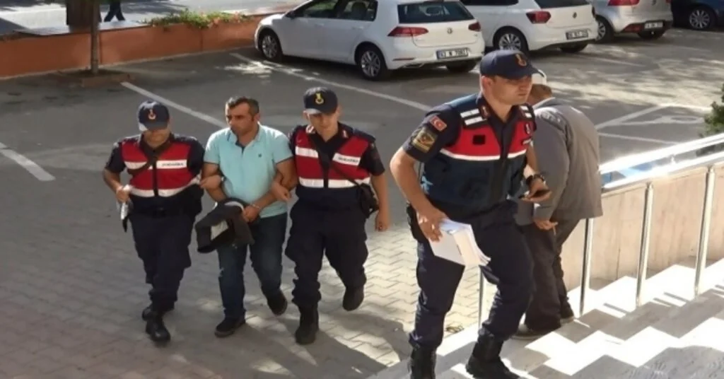 Göçmen Kaçakçısı Kıskıvrak Yakalandı