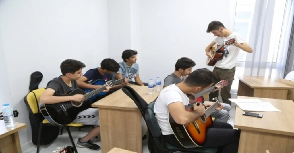 Haliliyede Geleceğin Yetenekleri Yetiştiriliyor