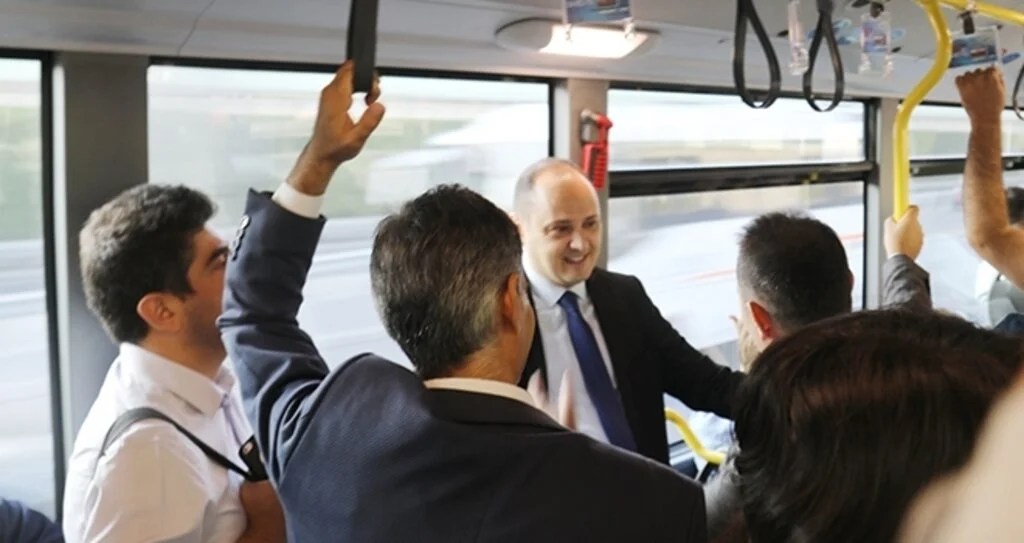İETT Yöneticileri İmamoğlu'nın Talimatıyla Sahaya İndi