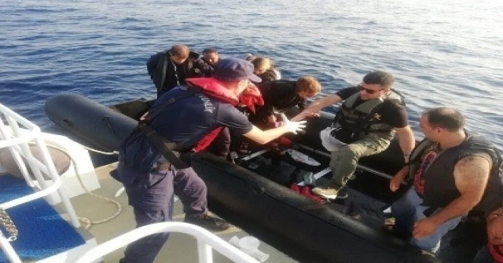 İzmirde 18 Kaçak Göçmen Yakalandı