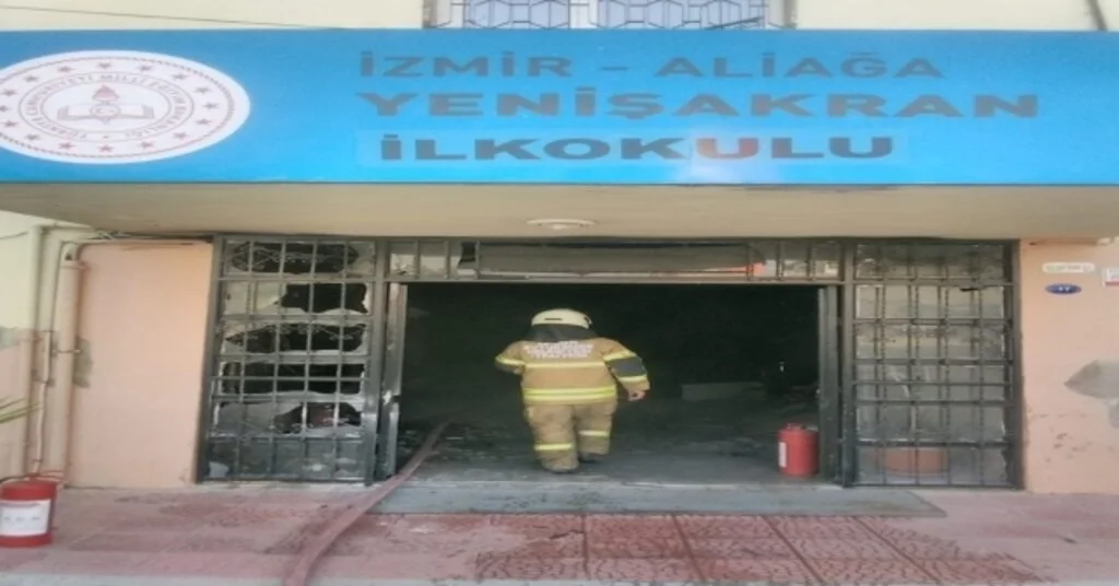 İzmirde İlkokulda Yangın