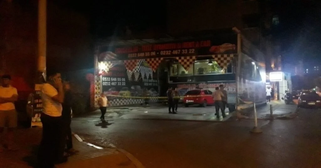 İzmirde Oto Yıkamacıda Silahlı Kavga: 1 Ağır Yaralı