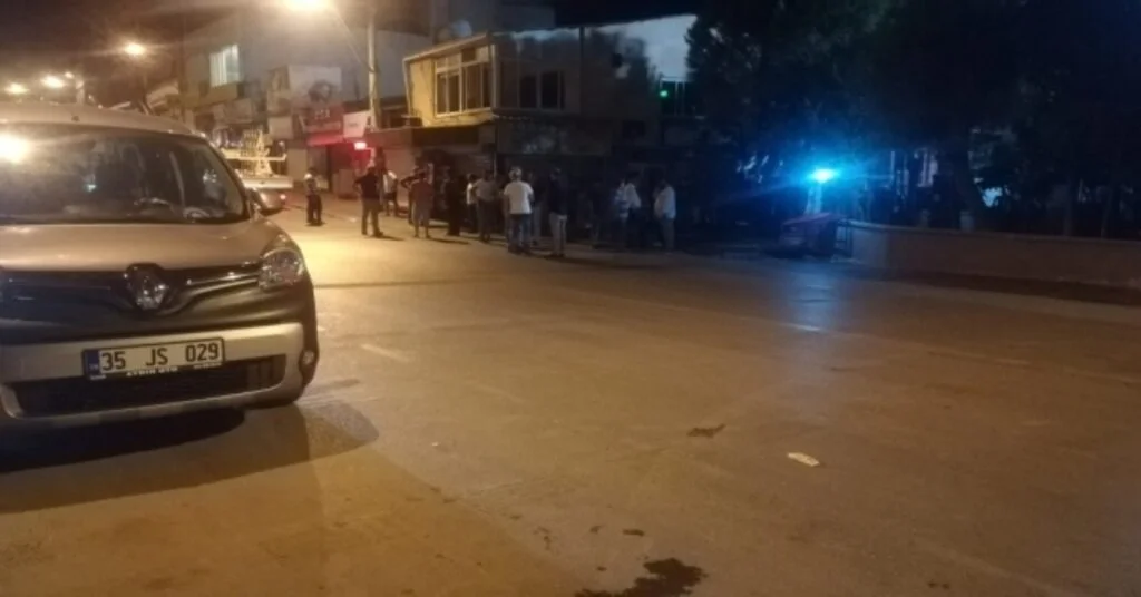 İzmirde Seyir Halindeki Otomobile Ateş Açıldı: 1 Ölü