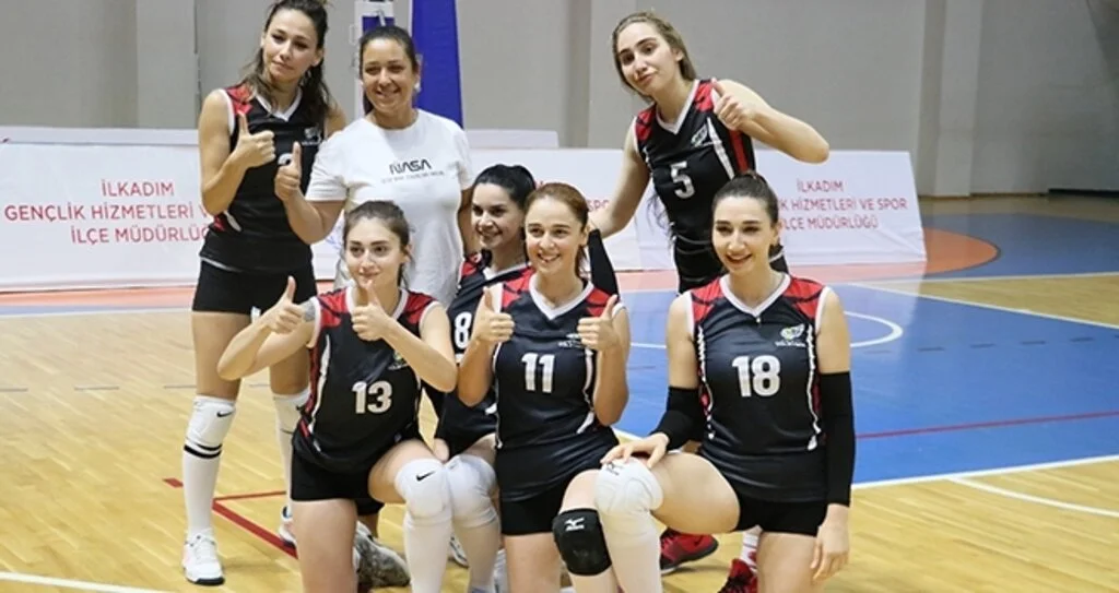 KADINLARDA ŞAMPİYON ADANA