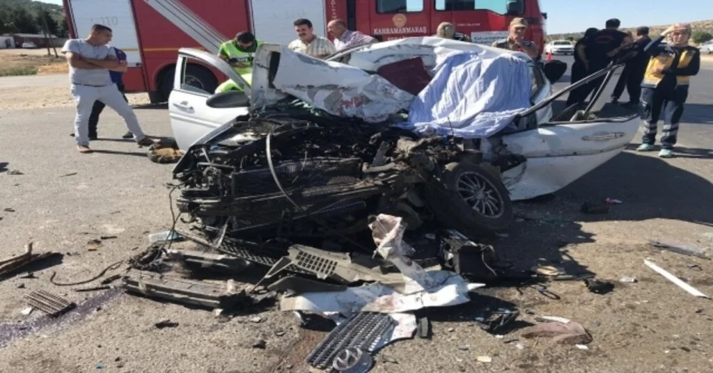Kahramanmaraşta Kamyon İle Otomobil Çarpıştı: 1 Ölü