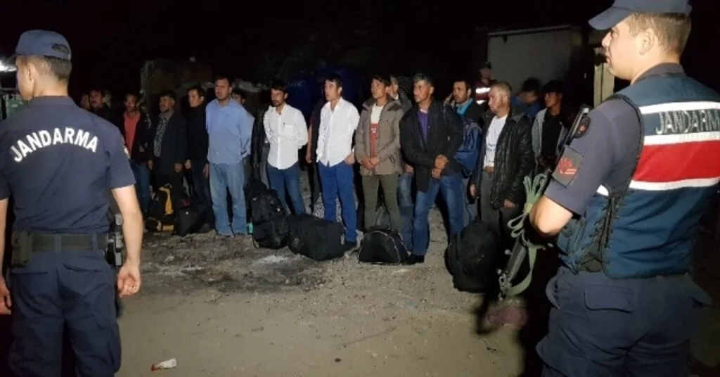 Karabük Çöplüğünde 22 Kaçak Göçmen Yakalandı