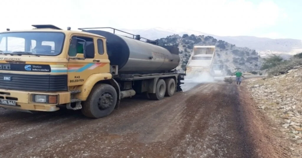 Kaşta Yayla Yollarında Asfalt