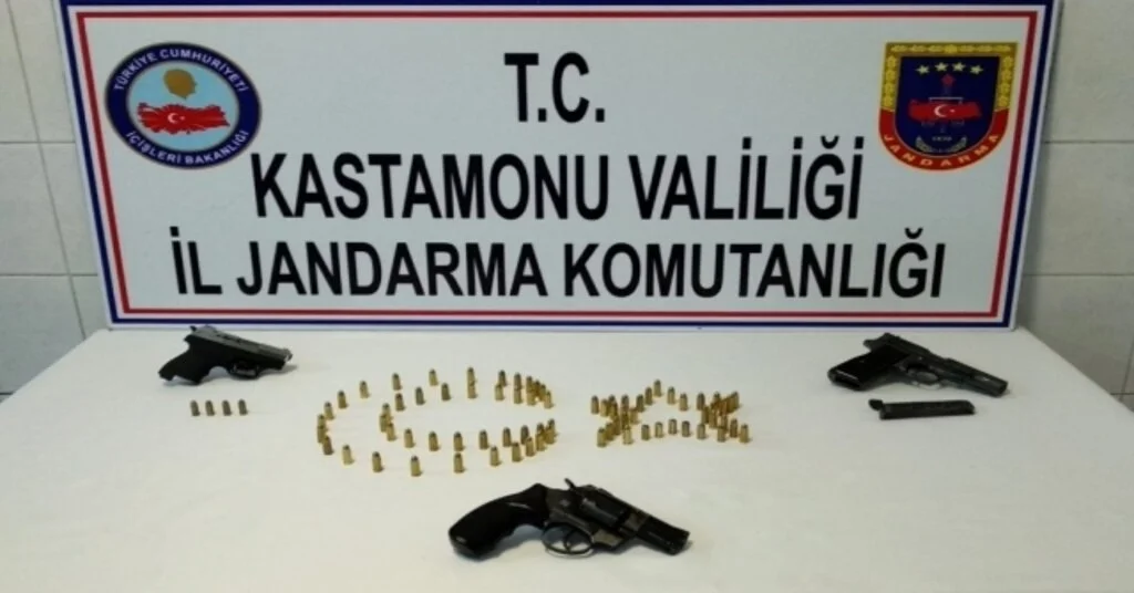 Kastamonuda Uyuşturucu Ve Silah Kaçakçılığı Operasyonu