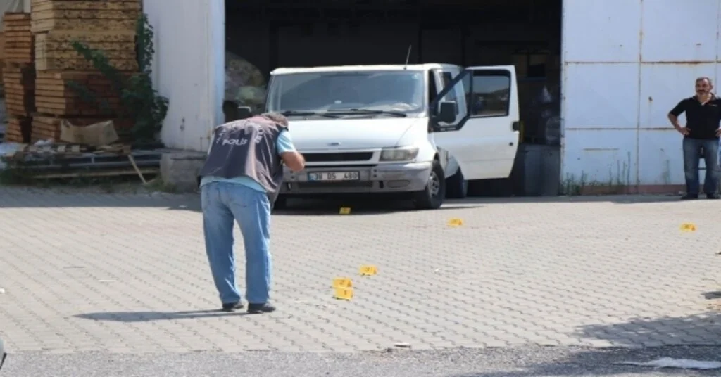 Kavga Eden Köpekleri Ayırmak İsterken Katil Oluyordu