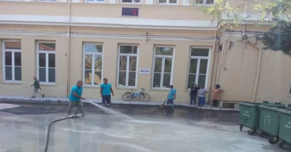 Konaktan Okullara Temizlik Harekatı