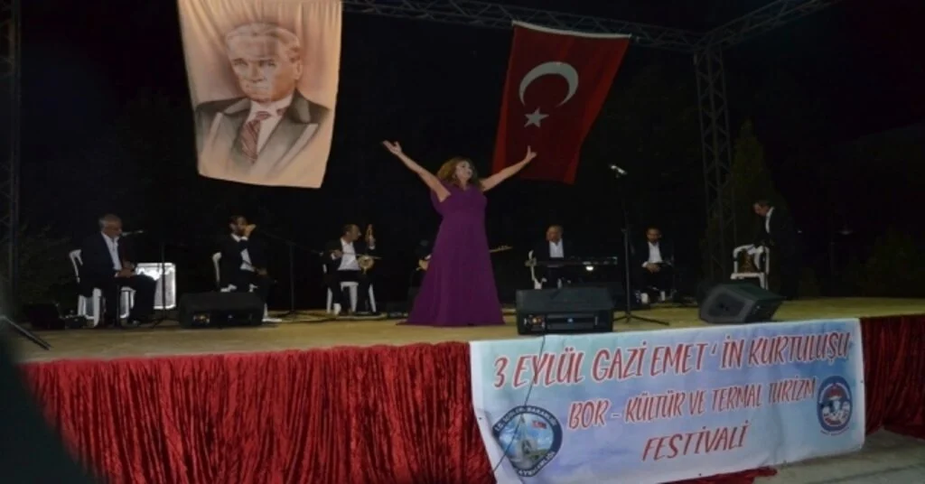 Kültür Bakanlığı Sanatçıları, Emetin Kurtuluş Haftası Etkinliklerinde Konser Verdiler