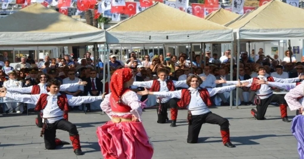 Kuşadasında Kurtuluş Bayramı Coşkusu