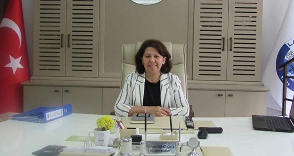 Ladik'te kuşburnu ve pancar dalı pazarı