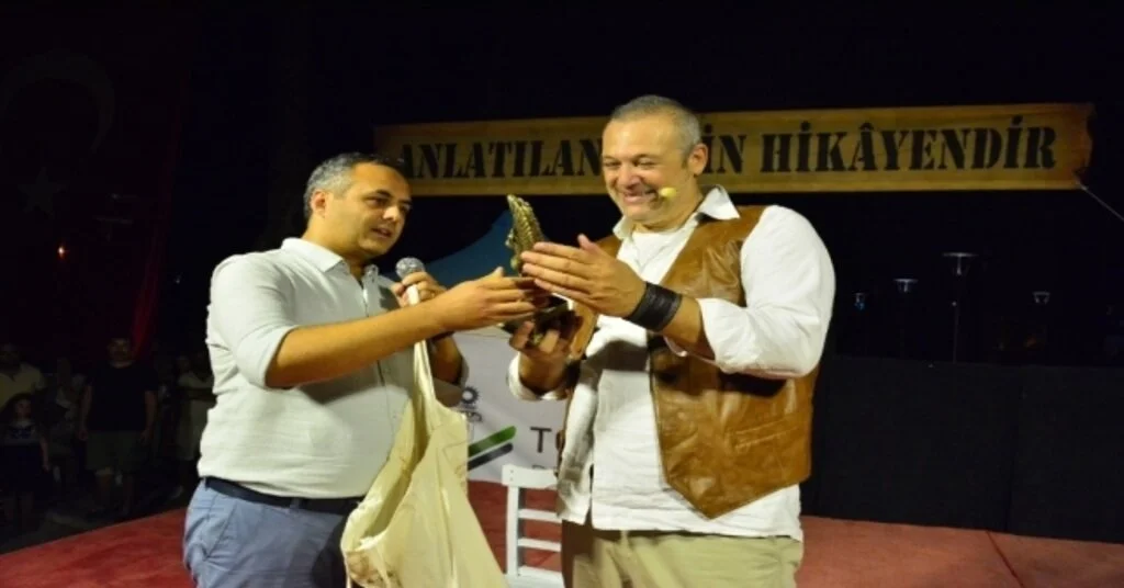 Levent Üzümcü Torbalıda Seyircisinin Karşısına Çıktı