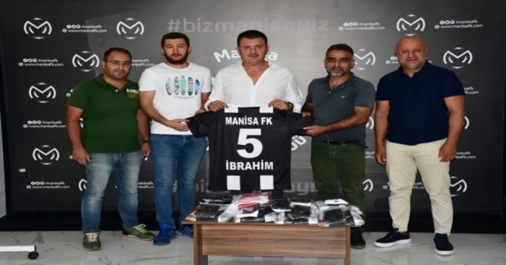 Manisa Fkdan Gazeteciler Cemiyetine Forma Jesti