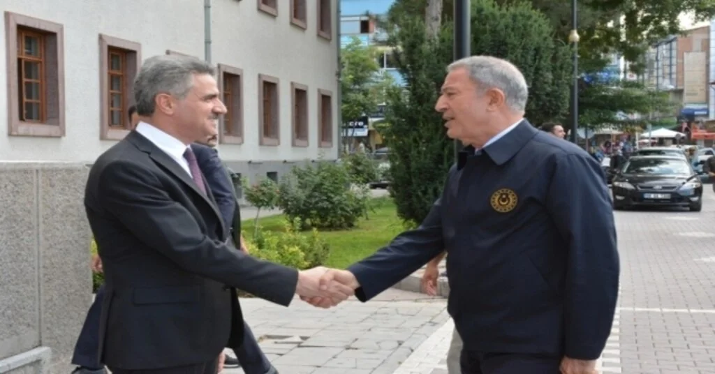 Milli Savunma Bakanı Akardan Malatya Valisi Baruşa Ziyaret