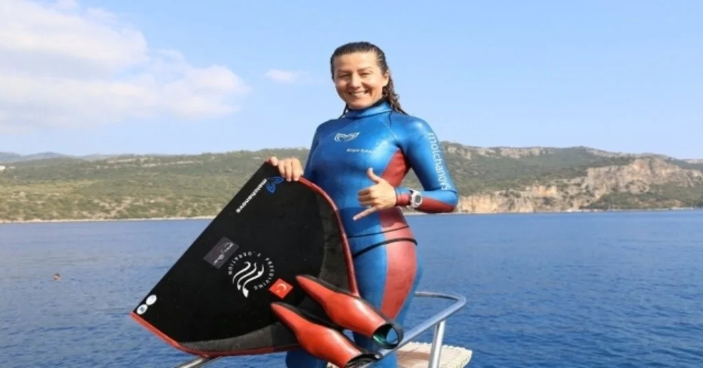 Milli Sporcu Erken, Kaşta Sivas Kongresi İçin Daldı