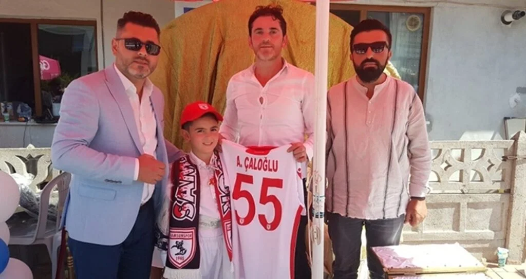 Minik Adem'e Samsunspor forması hediye etti