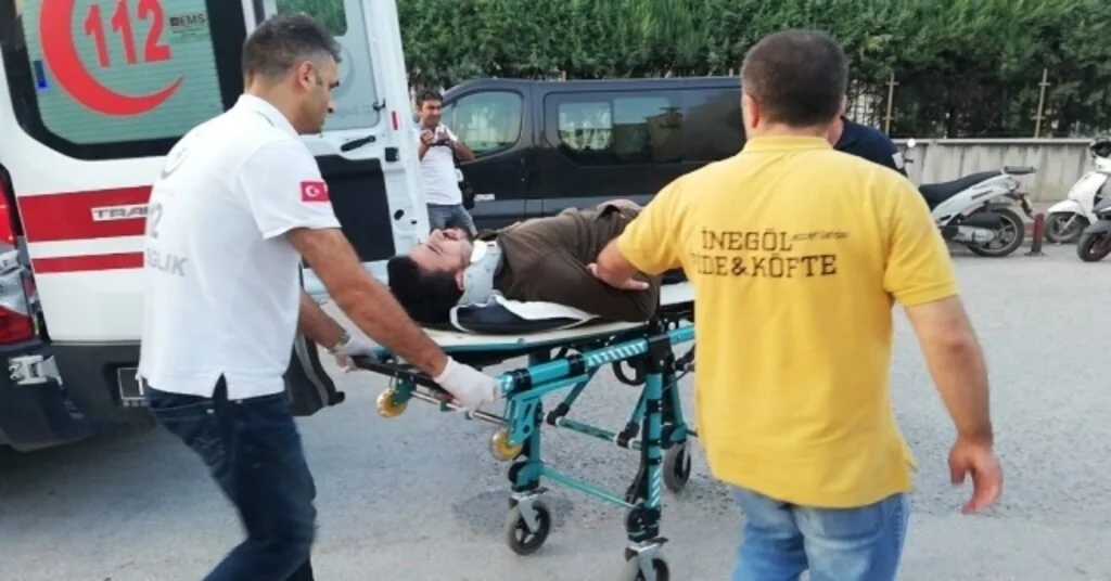 Motosikletiyle Otomobilin Altına Girdi