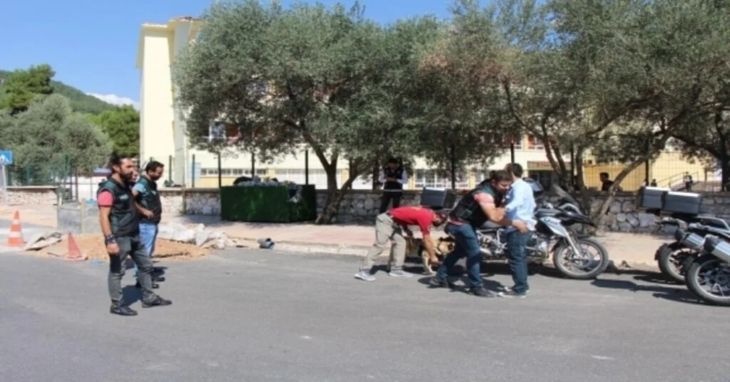 Muğlada Narkotik Polisinden Okul Önü Denetimi