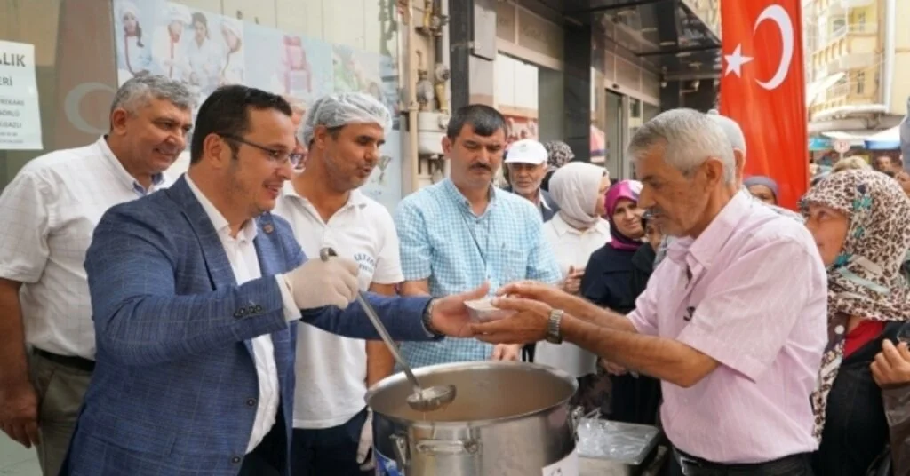 Mustafakemalpaşada Aşure İkramı Başkan Kanarla Devam Etti