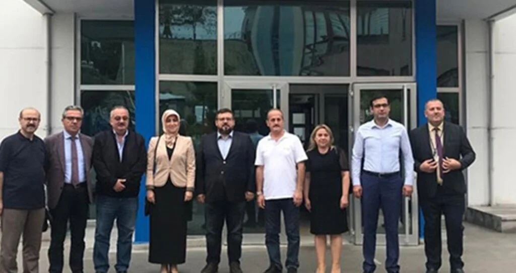 Optisyen ve gözlükçülere kayıt uyarısı