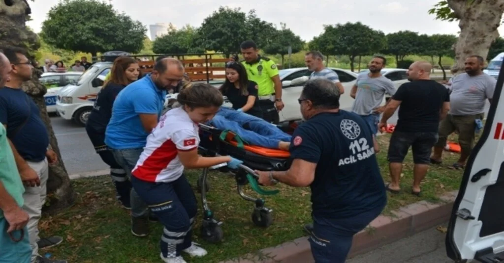 Otomobil Altındaki Kazazede, Kriko Yardımı İle Kurtarıldı