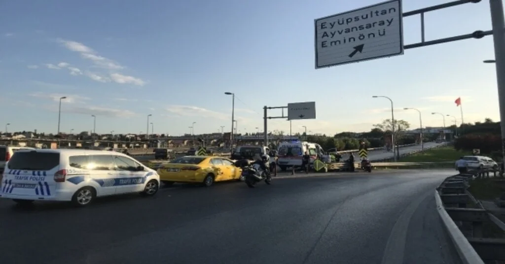 (Özel) Eyüpsultanda Motosiklet Kazası: 2 Yaralı
