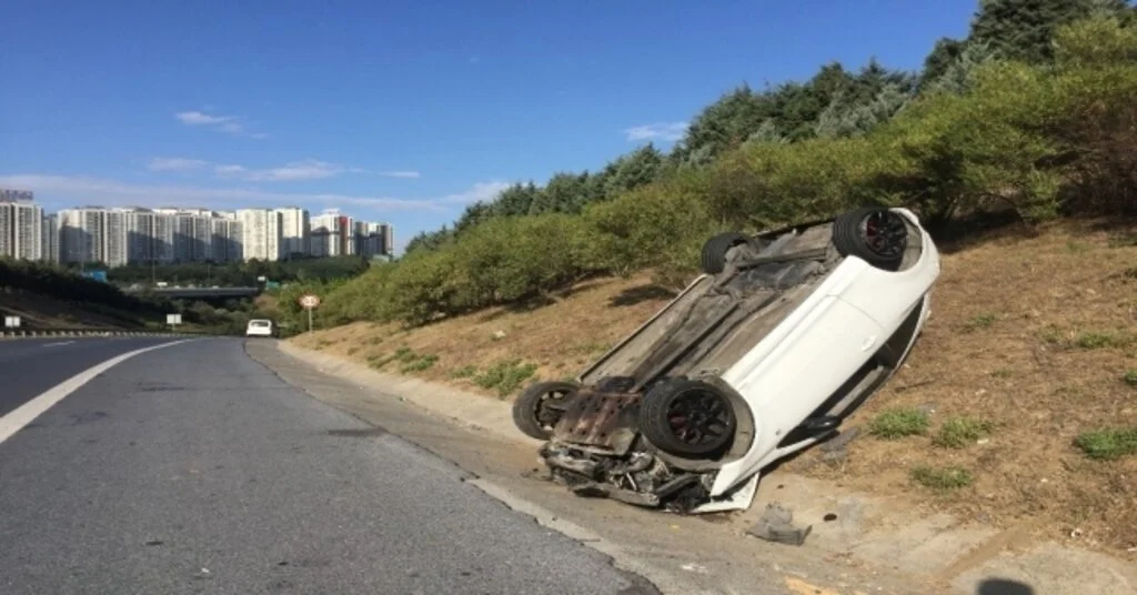 (Özel) Sultangazide Kendisini Sıkıştıran Taksiciden Kaçmak İsterken Takla Attı