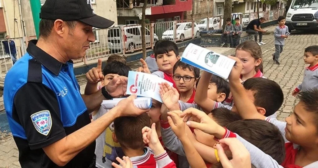 Polisten öğrencilere çok önemli uyarılar