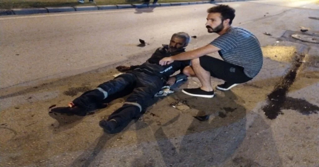 Refüjü Aşan Motosiklet Otomobile Çarptı: Sürücüsünün Ayak Bileği Koptu