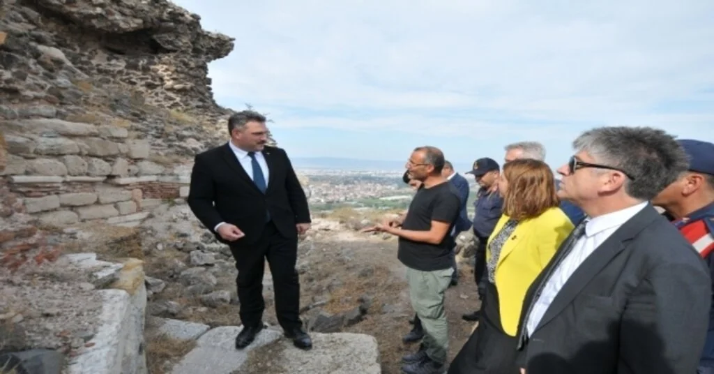 Rektör Çomaklı Karacahisar Kalesinde