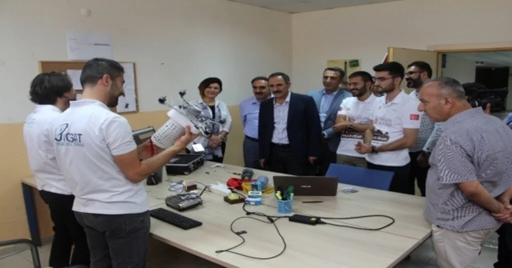 Rektör Demirdağ, Teknofeste Katılacak İha Takımlarını  Ziyaret Etti
