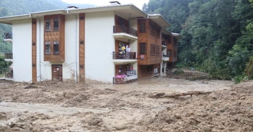 Rizenin Hemşin İlçesinde Yaşanan Afetin Boyutları Gün Ağarınca Ortaya Çıktı
