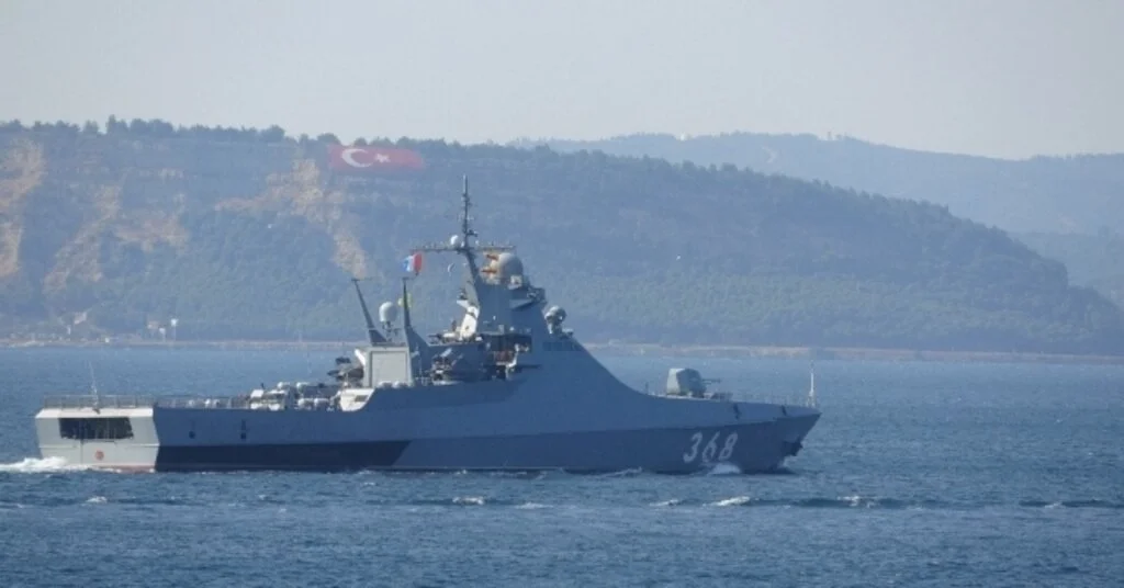 Rus Savaş Gemisi Çanakkale Boğazından Geçti