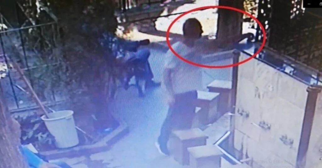 Şadırvanda Unutulan 600 Liralık Gözlüğü Çaldı, Pişkince Gözlüğü Takıp Denedi