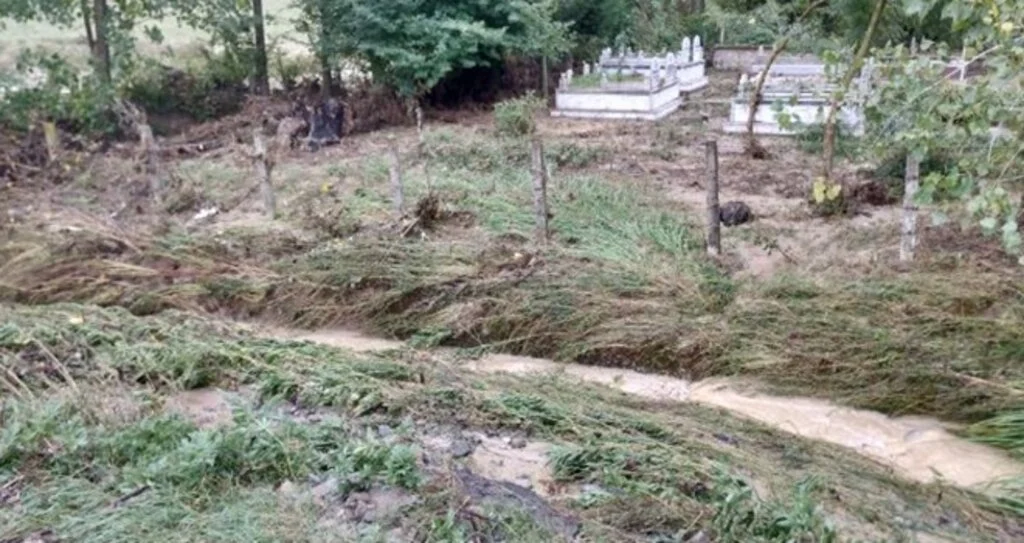 Sağanak yağış Alaçam'ı da vurdu