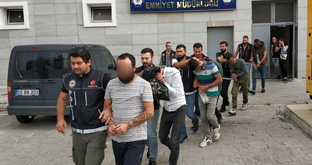 Samsun'da uyuşturucu ticaretinden 7 zanlı adliyede
