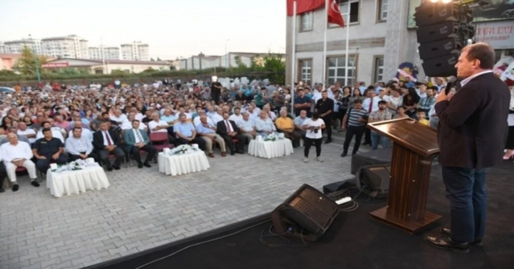Seçer, Tarsusta Aşure Lokması Etkinliğine Katıldı
