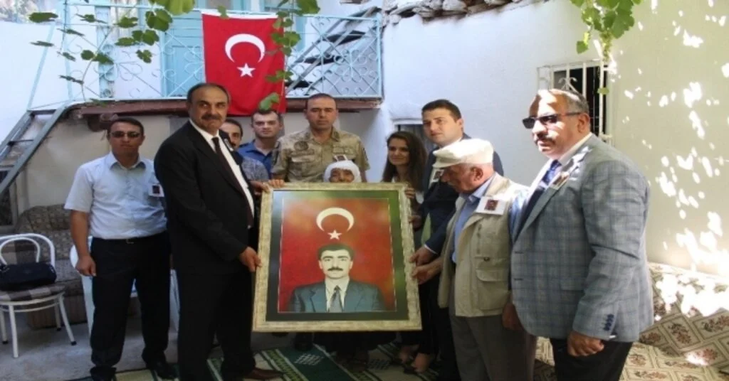 Şehit Öğretmenin Ailesine Anlamlı Hediye