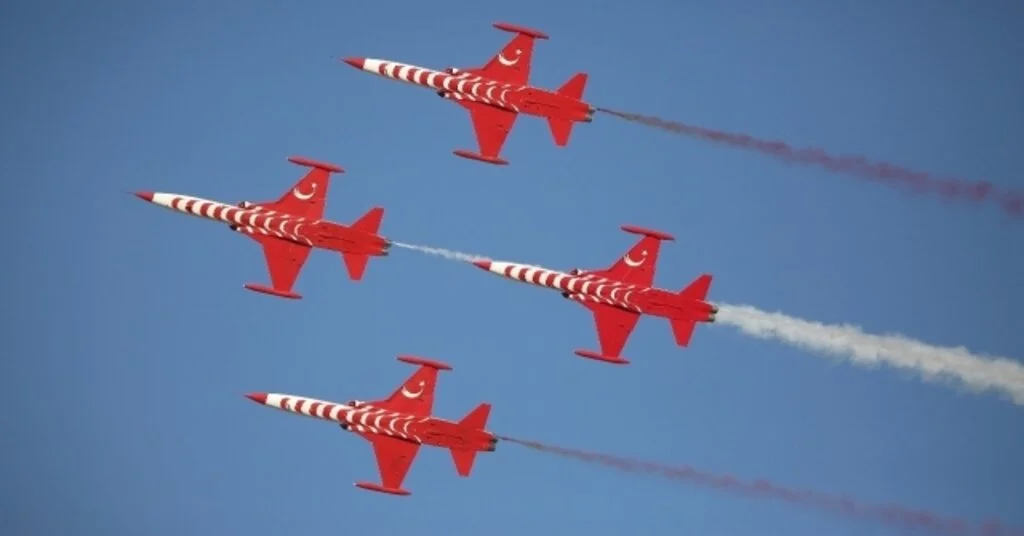 Solo Türk Ve Türk Yıldızları 100. Yıl İçin Uçtu