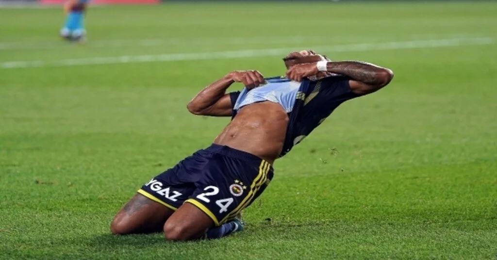 Süper Lig: Fenerbahçe: 1 - Trabzonspor: 1 (Maç Sonucu)
