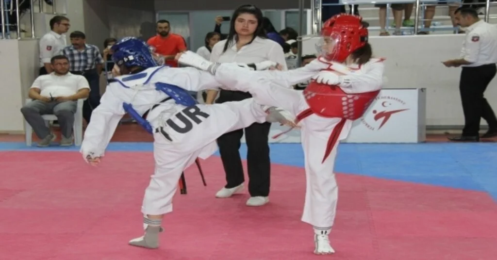 Taekwondo Türkiye Şampiyonası Sivasta Başladı