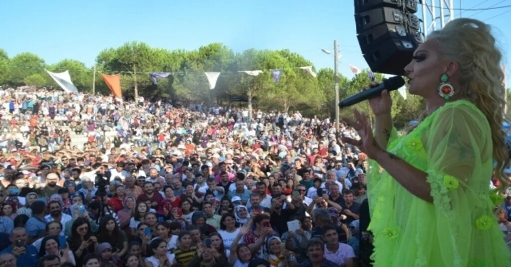 Tarihi Karadede Panayırında Güllü Rüzgarı Esti