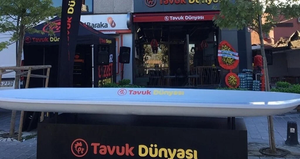 Tavuk Dünyası 200. Şubesini 5 Metre Uzunluğundaki Dev Tabakla Açtı